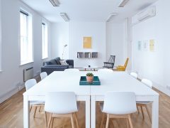 Interieur van spreekkamer 2.09 in Zorgcentrum De Klaproos