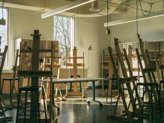 Interieur van Aula in Schoolgebouw De Linde