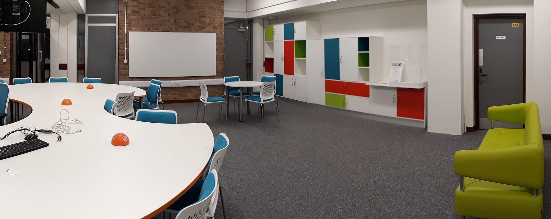Interieur van Dakterras+pannaveld in Brede school De Molenwiek
