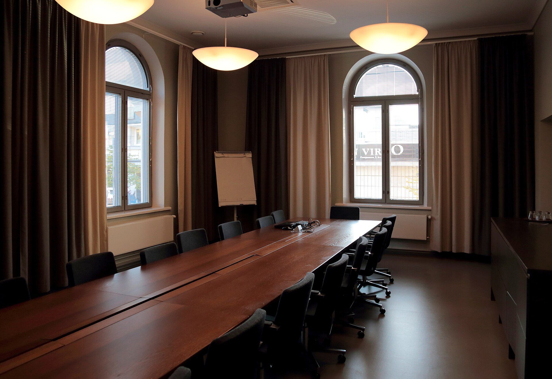 Interieur van Aula in Brede school De Molenwiek