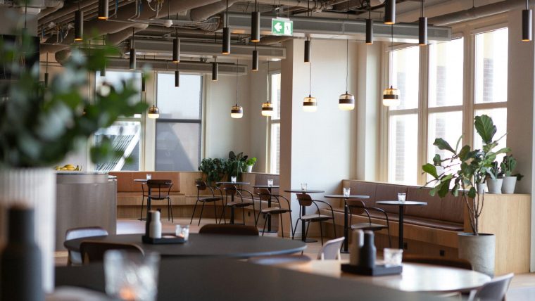 Interieur van Dans- dramalokalen (2x) in Buurthuis De Windroos