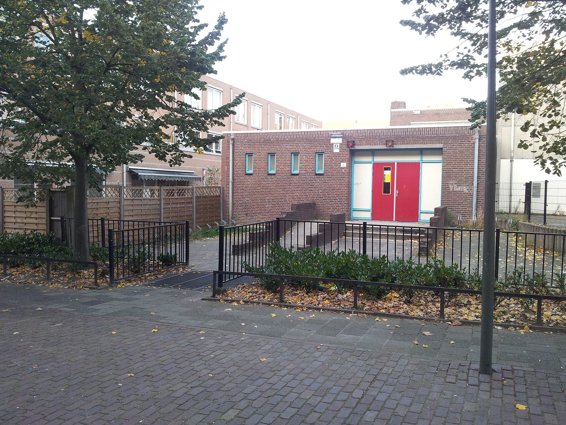 Interieur van De Hendrikzaal in Buurthuis De Kade