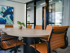 Interieur van Vergaderkamer in Wijkgebouw De Kade